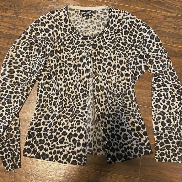 SOLD 100% Cashmere Cardigan - Picture 1 of 2